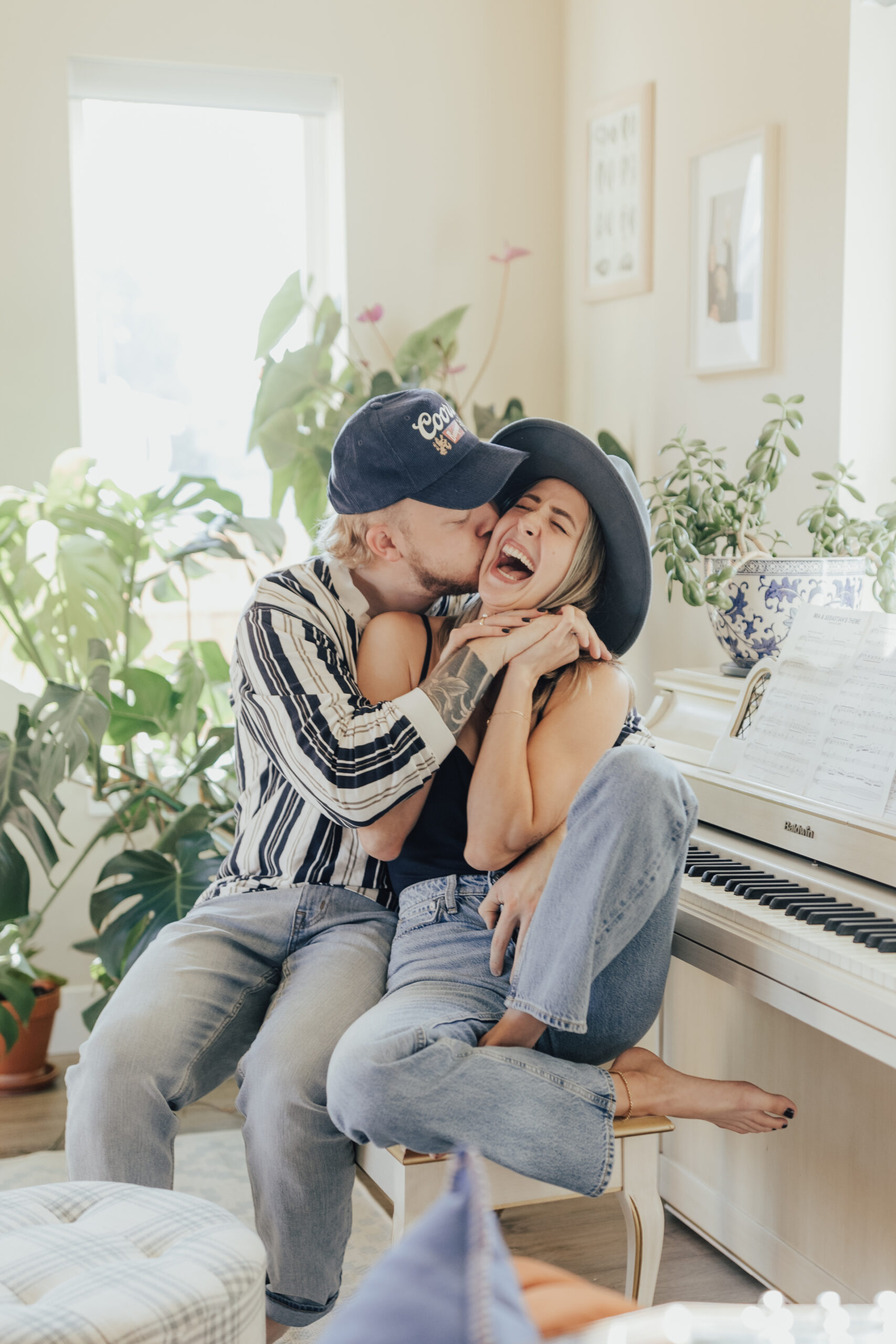 couple engagement photoshoot in home washington photographer